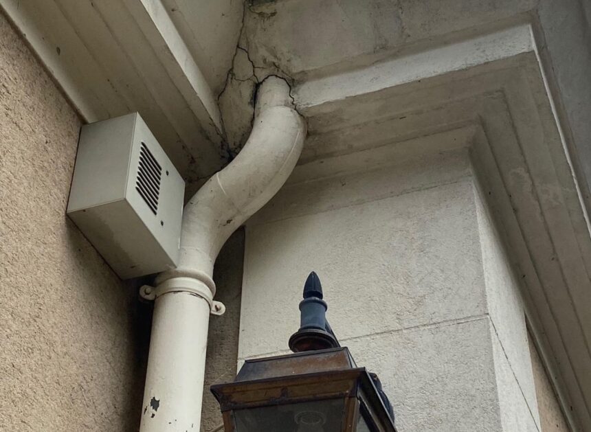 Reprise de façade fissurée