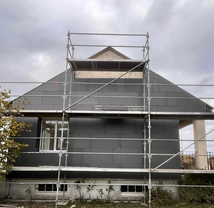 Chantier d’isolation extérieure à Saint Lambert la Potherie